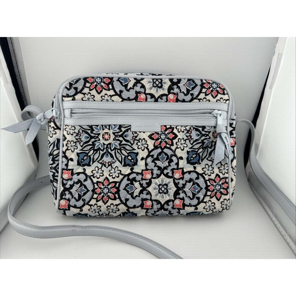 Vera Bradley Crossbody Purse. Adjustable Strap. Floral Print